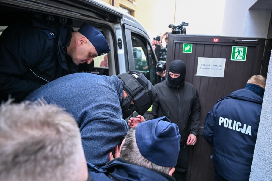 Funkcjonariusz SOP doprowadzany do prokuratury (zdj. ze stycznia 2026 r.) /Piotr Kowala /PAP