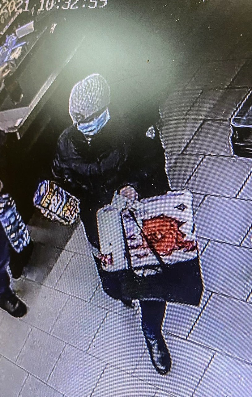 Krzyś Rozbił Skarbonkę I Policzył że Było W Niej 32 Piła: Kobieta zabrała ze sklepu skarbonkę WOŚP. Szuka jej policja