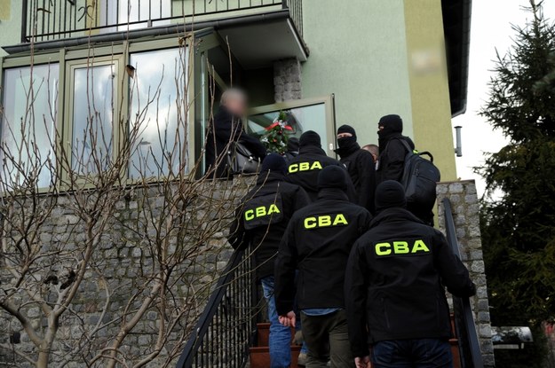 Funkcjonariusze CBA przeszukują koszaliński dom posła Platformy Obywatelskiej /Marcin Bielecki /PAP