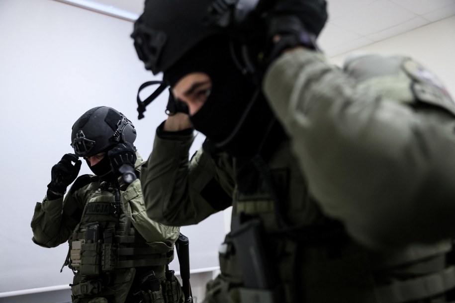 Funkcjonariusze CBŚP (zdj. podglądowe) /	Leszek Szymański   /PAP