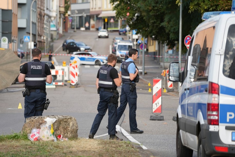 Funkcjonariusze na miejscu tragedii w Völklingen /	Patrick von Frankenberg /PAP/DPA