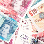 Funt, funt i po funcie? Brytyjska waluta leci na łeb na szyję