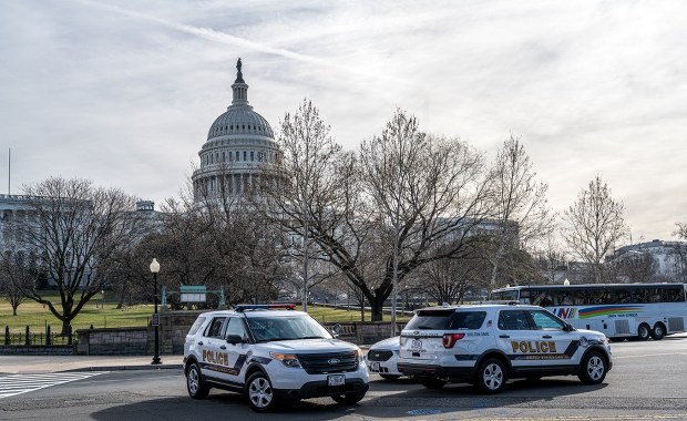 ​Furgonetka uderzyła w zaporę pod Białym Domem