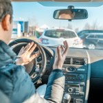 Furiat atakował kierowców. Wyzywał, groził i bił