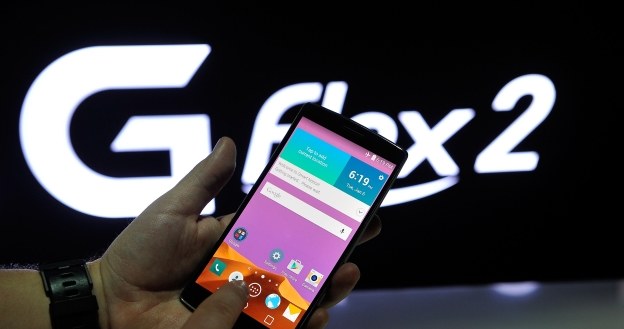 G Flex 2 ma wygięty, ale nie elastyczny ekran /AFP