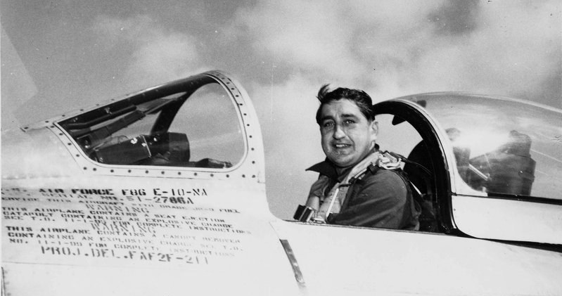 Gabreski w czasie wojny w Korei w swoim F-86 Sabre /Getty Images/Flash Press Media