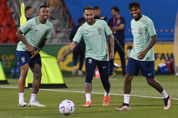 Gabriel Jesus, Neymar i Fred w trakcie treningu reprezentacji Brazylii /NEIL HALL /PAP/EPA