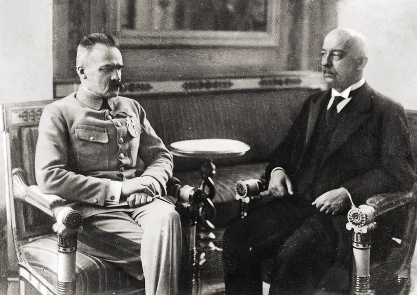 Gabriel Narutowicz z Józefem Piłsudskim 10 grudnia 1922 roku. Sześć dni przed śmiercią /domena publiczna