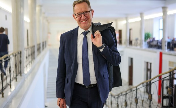 Gadżety wyborcze za grosze i sprzedaż działki. Kulisy afery wokół CPK