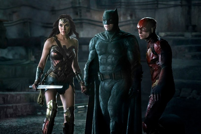 Gal Gadot, Ben Affleck i Ezra Miller, czyli Wonder Woman, Batman i Flash w akcji /materiały prasowe
