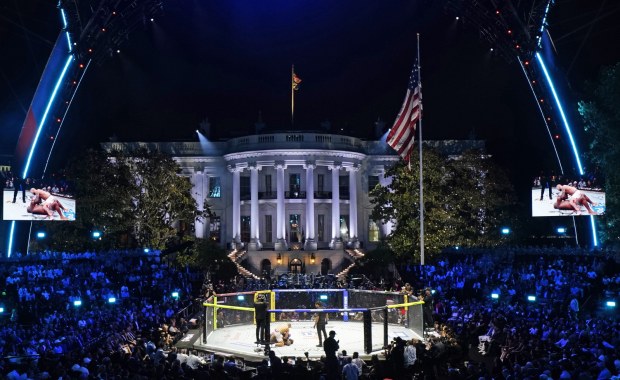 Gala MMA przed Białym Domem. Wśród gości Nawrocki i Zuckerberg