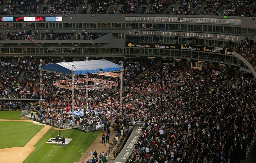 Gala z udziałem Szpilki i Fonfary odbyła się na stadionie US Cellular Field w Chicago /AFP
