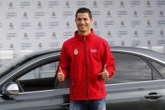 Galaktyczni piłkarze Realu przetestowali nowe wozy