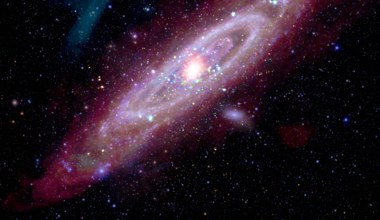 Galaktyka Andromedy, jakiej nie znamy. Prezent od NASA