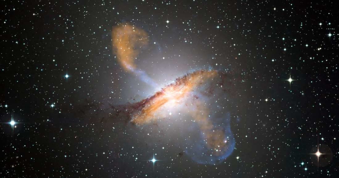 Galaktyka Centaurus A /NASA