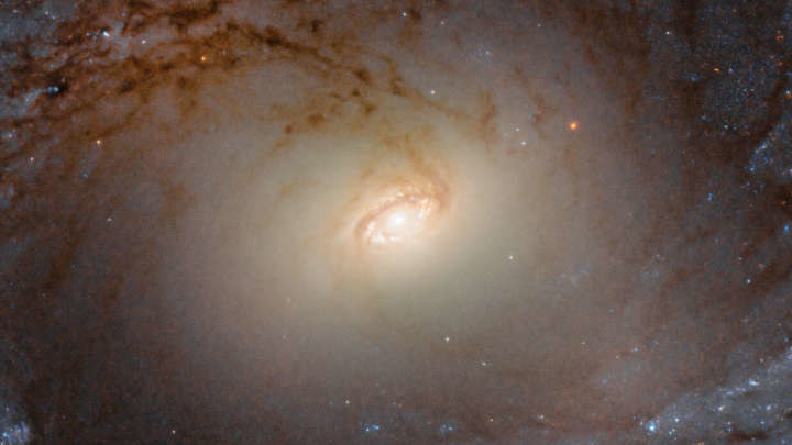 Galaktyka IC 2051 /materiały prasowe