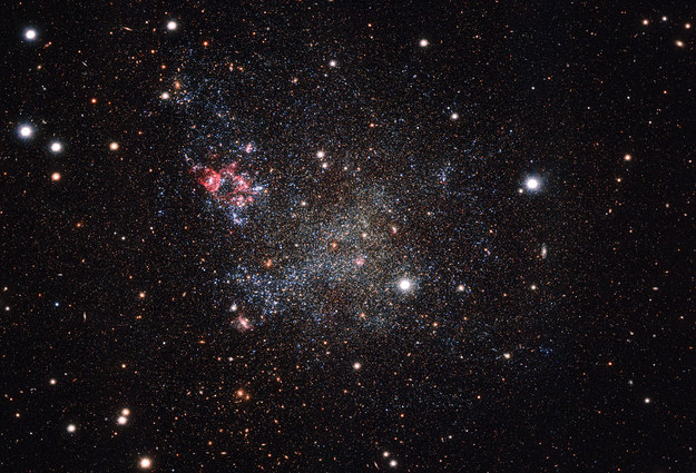 Galaktyka karłowata IC 1613 na zdjęciu z VLT Survey Telescope /ESO /materiały prasowe