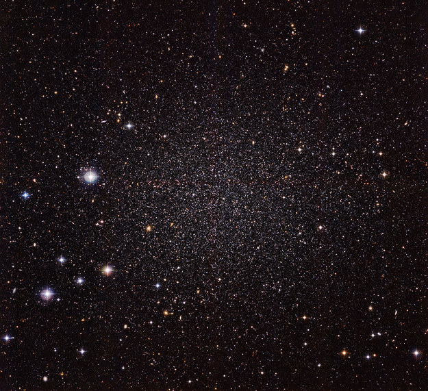 Galaktyka Karłowata w Rzeźbiarzu jest mniejsza, starsza i mniej jasna, niż Droga Mleczna /ESO /materiały prasowe