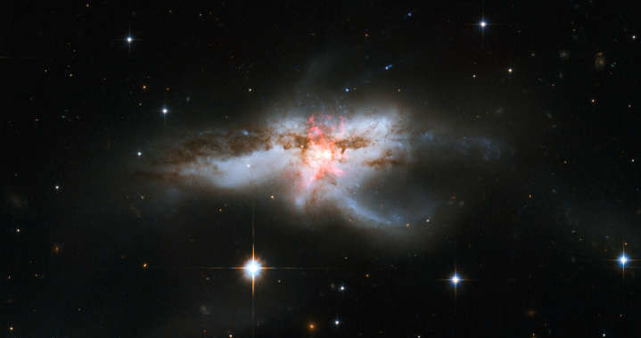 Galaktyka NGC 6240 /NASA