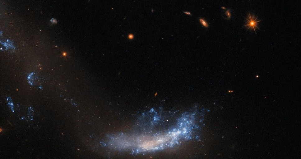 Galaktyka UGC 5189A z wielką supernową widziana przez Kosmiczny Teleskop Hubble'a /ESA/Hubble & NASA, A. Filippenko /materiał zewnętrzny