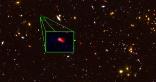 Galaktyka z8_GND_5296 znajduje się w odległości ok. 30 mld lat świetlnych od Ziemi /NASA