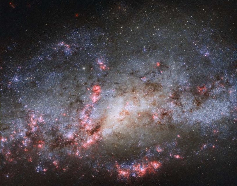 Galaktyki po kolizji uchwycone przez Kosmiczny Teleskop Hubble'a /NASA