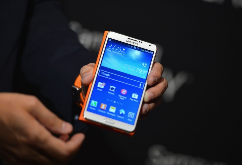 Galaxy Note 3 po aktualizacji systemu odmówil współpracy z akcesoriami innych producentów niż Samsung. /AFP