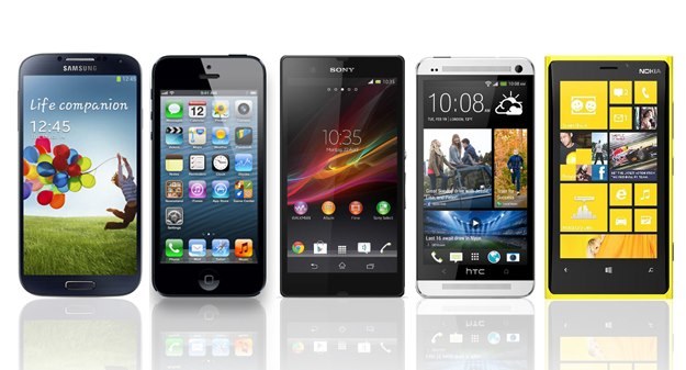 Galaxy S 4,  iPhone 5, Xperia Z,  HTC One czy Lumia 920 - który telefon ma lepszy ekran /Komórkomania.pl