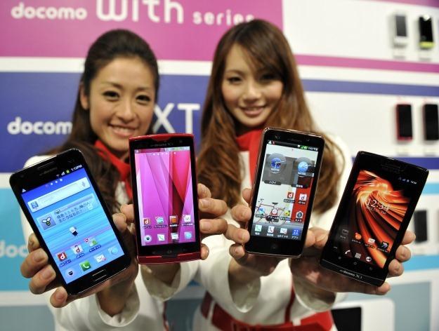 Galaxy S II jest najlepiej sprzedającym się smartfonem Samsunga /AFP