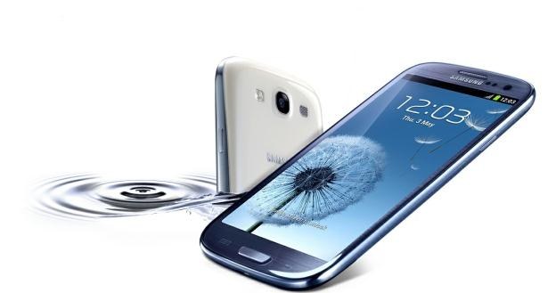 Galaxy S III sprzedaje się świetnie - nawet pomimo wysokiej ceny /materiały prasowe