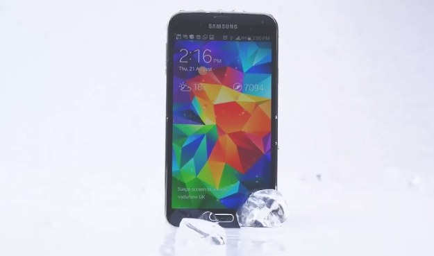 Galaxy S5 zlany zimną wodą /materiały prasowe