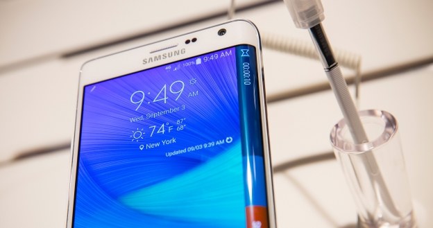 Galaxy S6 będzie zakrzywiony z obu stron /AFP