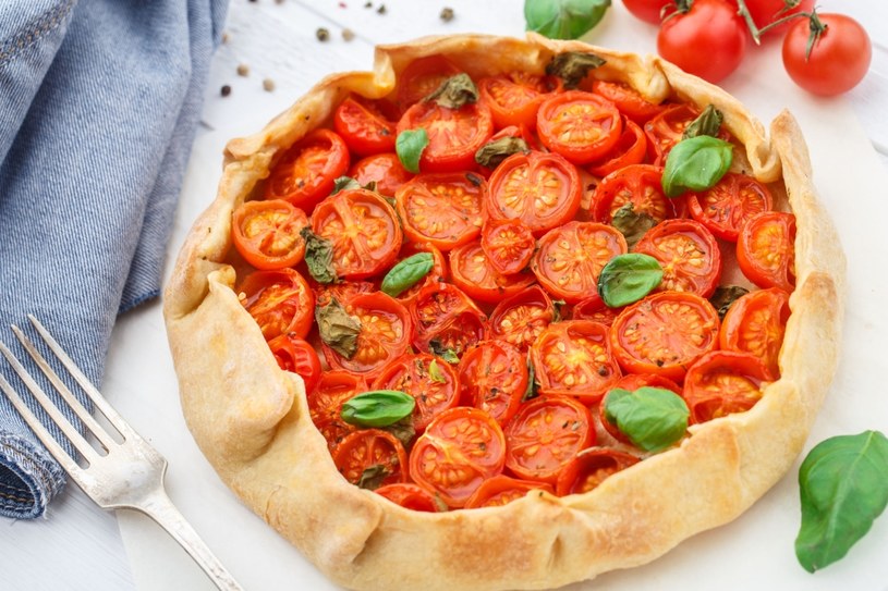 Galette z pomidorkami koktajlowymi /123RF/PICSEL