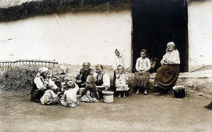 Galicyjska wieś na początku XX wieku /domena publiczna