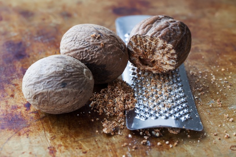 Gałka muszkatołowa pomaga w trawieniu, a także hamuje apetyt /123RF/PICSEL