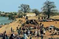 Gambia, plac targowy w Basse /Encyklopedia Internautica