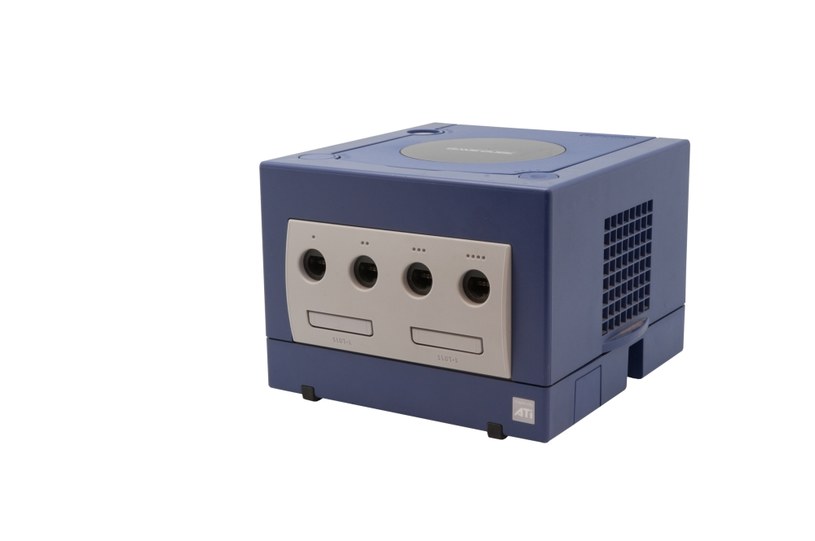 GameCube, jak większość konsol Nintendo miał ciekawy design, korzystał z minidisców, a ponadto posiadał kilka ekskluzywnych tytułów (m.in. RE4), których zazdrościli im posiadacze innych sprzętów, ale niestety, tylko do czasu... /123RF/PICSEL