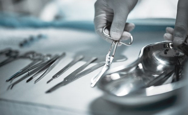 Gang handlarzy organami rozbity. Wycięli nerki ponad 300 osobom