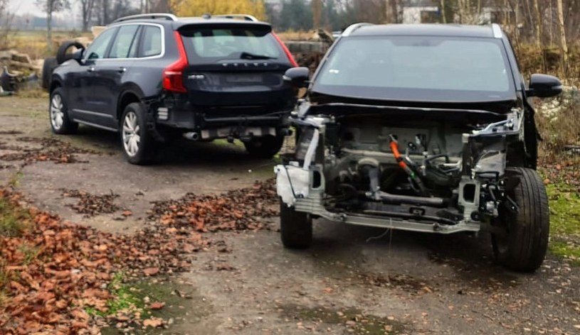 Gang zajmował się kradzieżą samochodów i paserstwem części pochodzących z aut. /Komenda Stołeczna Policji /Policja