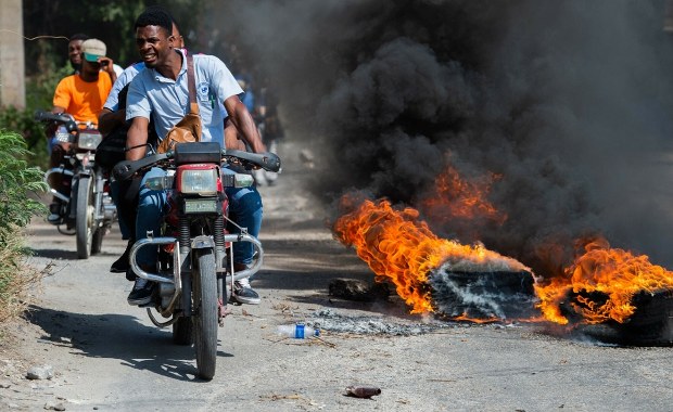 Gangsterzy wtargnęli do więzienia i wypuścili setki osób