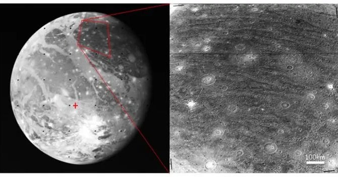 Ganimedes ma na powierzchni bruzdy oraz zmiany, które świadczą o dużym kataklizmie z asteroidą. /Hirata Naoyuki /materiał zewnętrzny