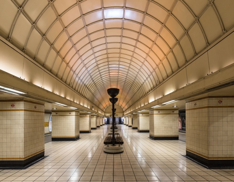 Gants Hill, czyli „Moskiewska Sala” londyńskiego metra /Shutterstock