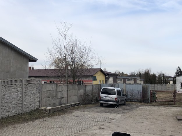 Garaże, w których w Borkowicach nielegalnie składowane są toksyczne substancje  /Michał Dobrołowicz /RMF FM