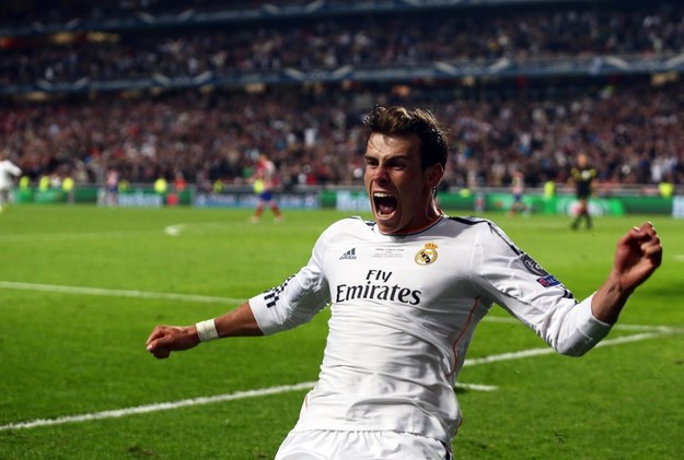 Gareth Bale po zdobyciu bramki dla Realu Madryt w finale Ligi Mistrzów /JOSE SENA GOULAO /PAP/EPA