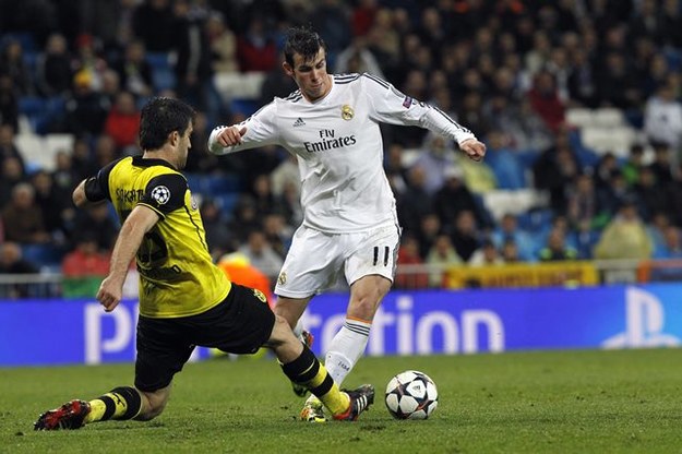 Gareth Bale z Realu Madryt i Sokratis Papastathopoulos z Borussii Dortmund w pierwszym meczu ćwierćfinału Ligi Mistrzów /KIKO HUESCA /PAP/EPA