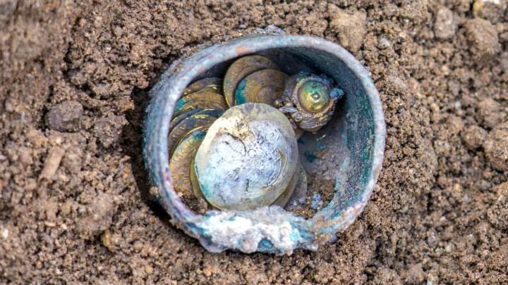 Garniec monet znaleziony w Cezarei /materiały prasowe