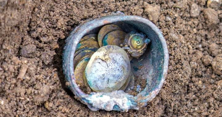 Garniec monet znaleziony w Cezarei /materiały prasowe