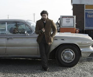 Garrett Hedlund i Oscar Isaac w scenie z filmu "Co jest grane, Davis?"