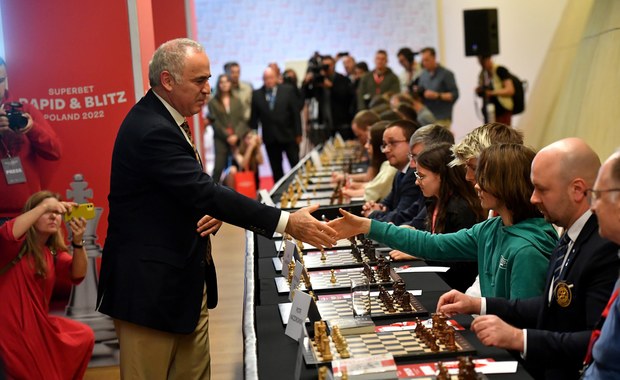 Garri Kasparow w Warszawie. Wystąpił w pokazowej symultanie