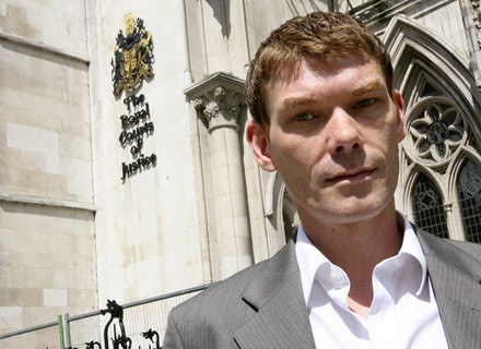 Gary McKinnon przed sądem w Londynie, lipiec 2006 /AFP
